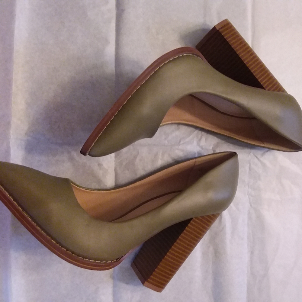 Army green pointed toe pump